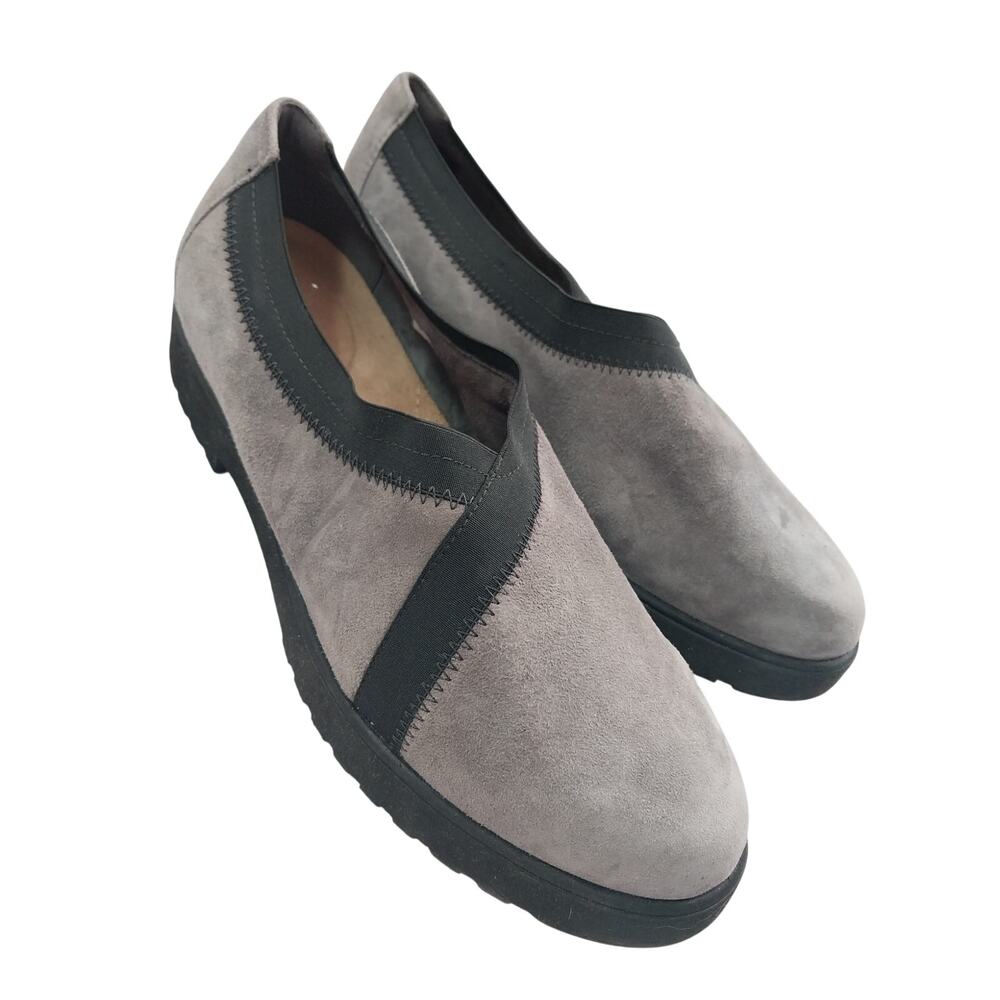 NWOT-FLAW! CLARKS! DOVE GRAY GENUINE SUEDE LEATHER, BLACK ELASTIC FLATS! SZ 8M